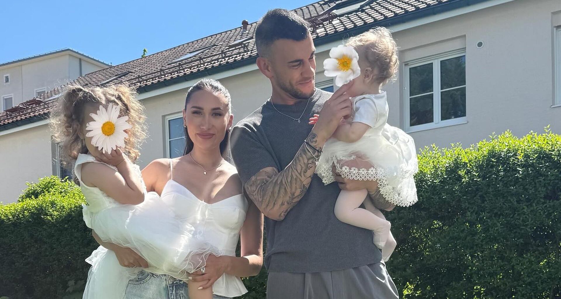 Realitystars Samira und Serkan Yavuz mit ihren zwei Töchtern, Mai 2025