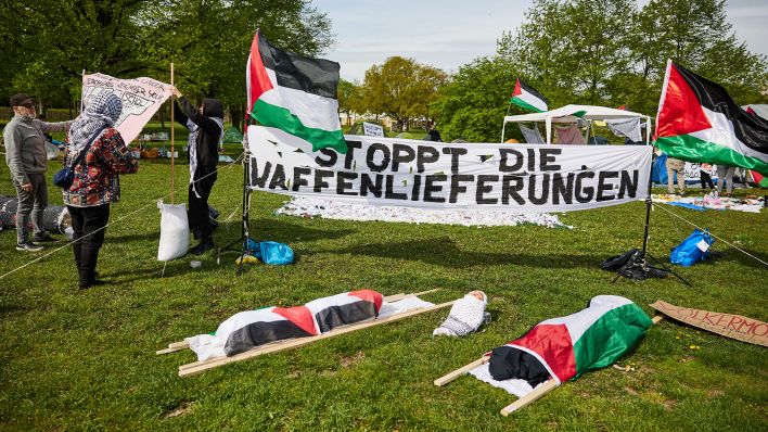 Archivbild: Pro-Palästina-Aktivisten haben ein Protestcamp vor dem Reichstagsgebäude aufgebaut. (Quelle: dpa)