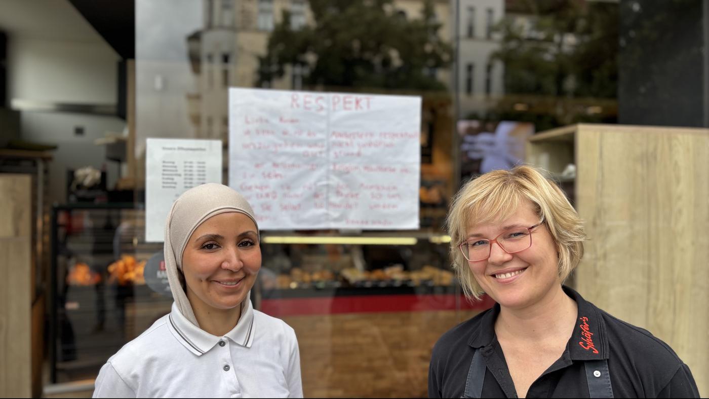 Berliner Bäckerei bittet Kunden, Mitarbeiter nicht rassistisch zu beleidigen