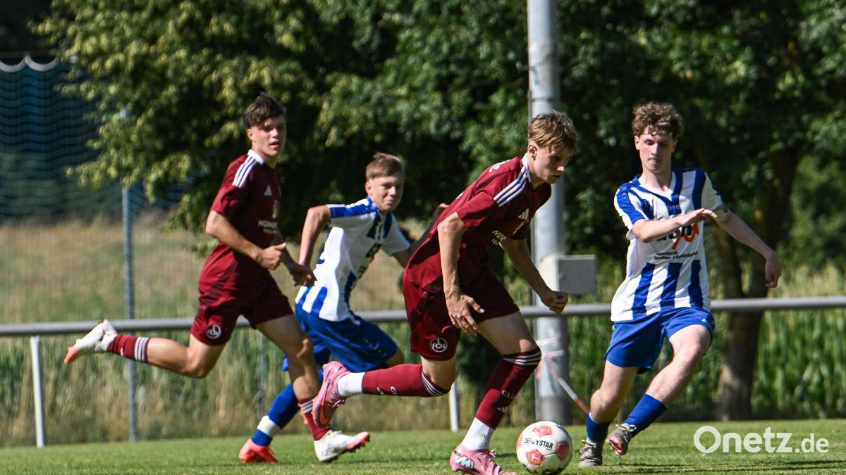 U17 des 1 FC Nürnberg erteilt dem SV Raigering in Kauerhof Anschauungsunterricht