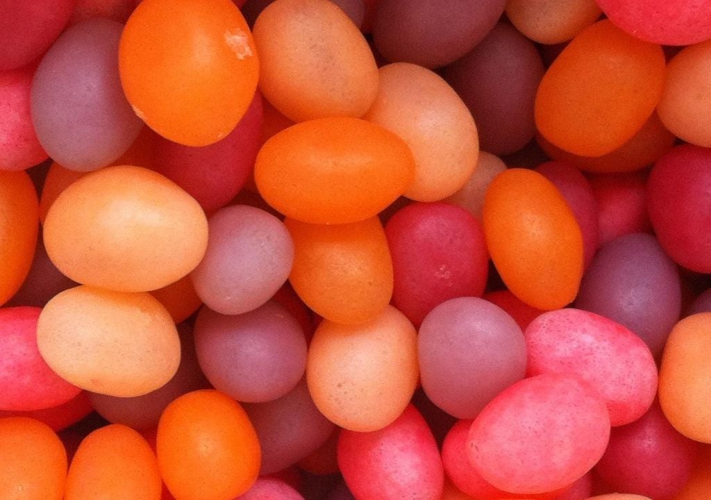 Typische Produkte enthalten oft viel Zucker, Salz oder Fett sowie Emulgatoren, Farbstoffen und Aromen.