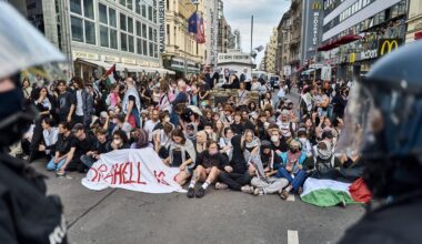 Berliner Polizei löst Palästina-Protest am Checkpoint Charlie auf