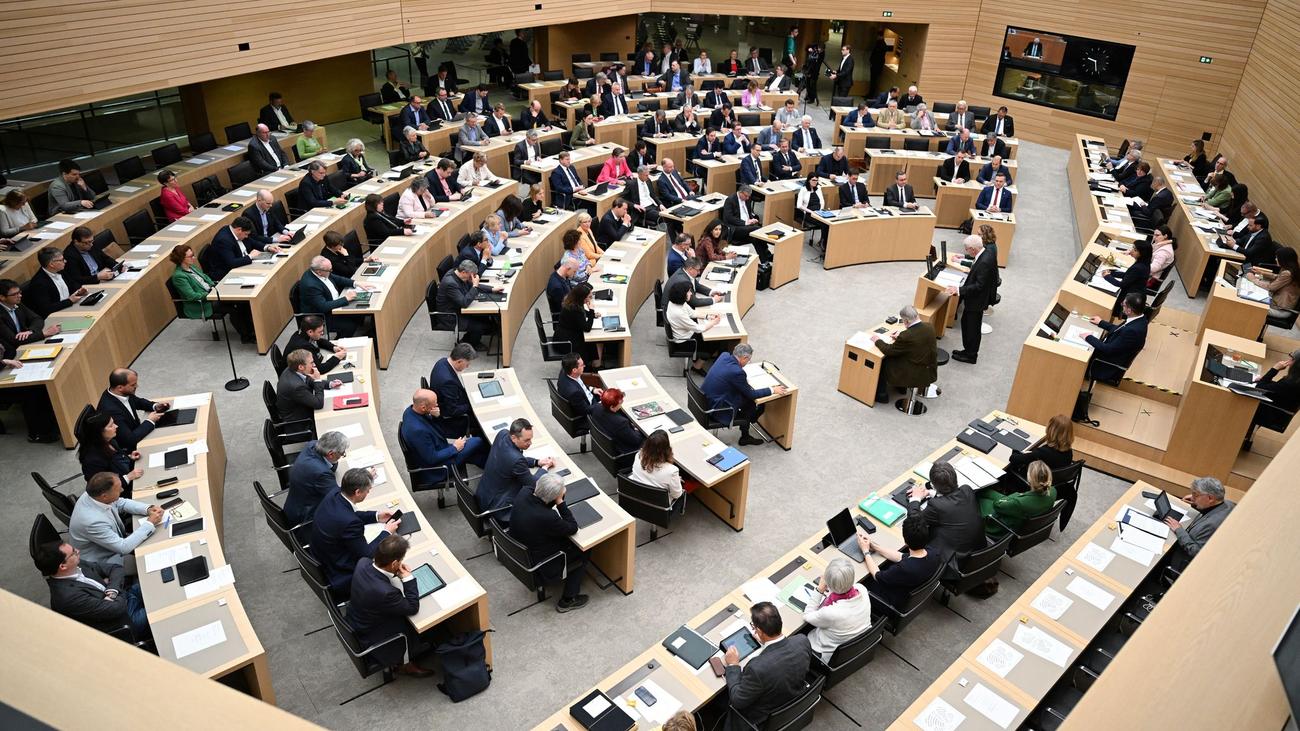Parlamentseklat: Hakenkreuz auf Stimmzettel im Stuttgarter Landtag geschmiert