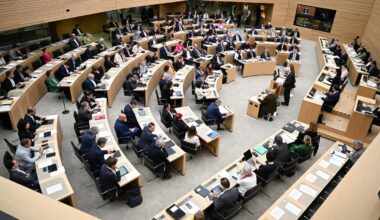 Hakenkreuz bei geheimer Abstimmung im Landtag auf Stimmzettel geschmiert