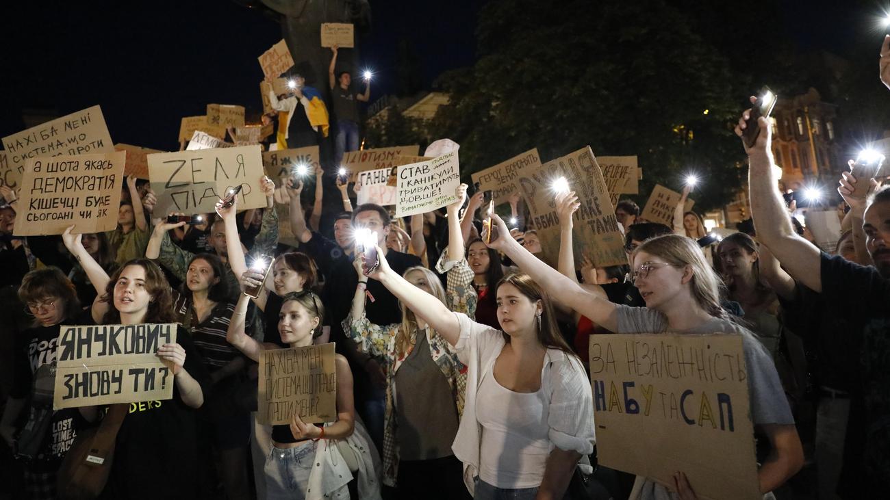 Ukraine: Selenskyj nennt Proteste als Grund für Einlenken bei Korruptionsgesetz