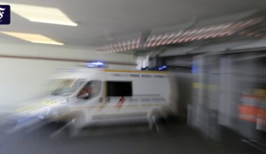Medien: Rennauto in Frankreich kommt von Straße ab - Tote