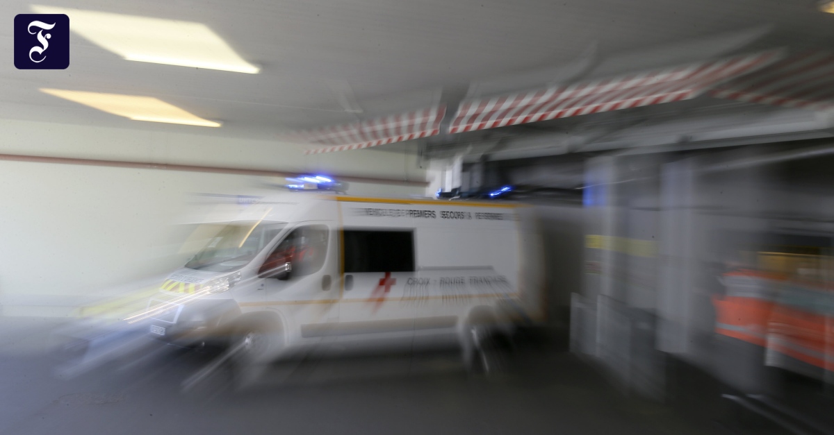 Medien: Rennauto in Frankreich kommt von Straße ab - Tote