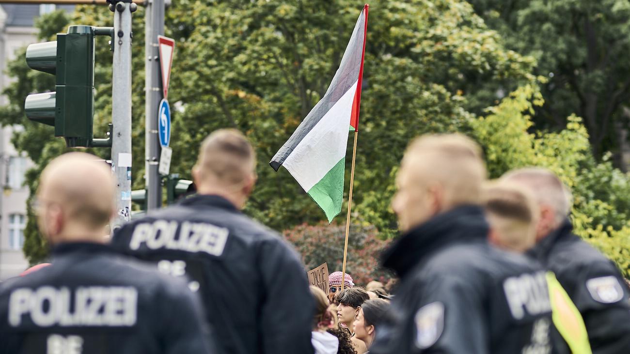 Christopher Street Day: Berliner Polizei löst Queer Pride auf
