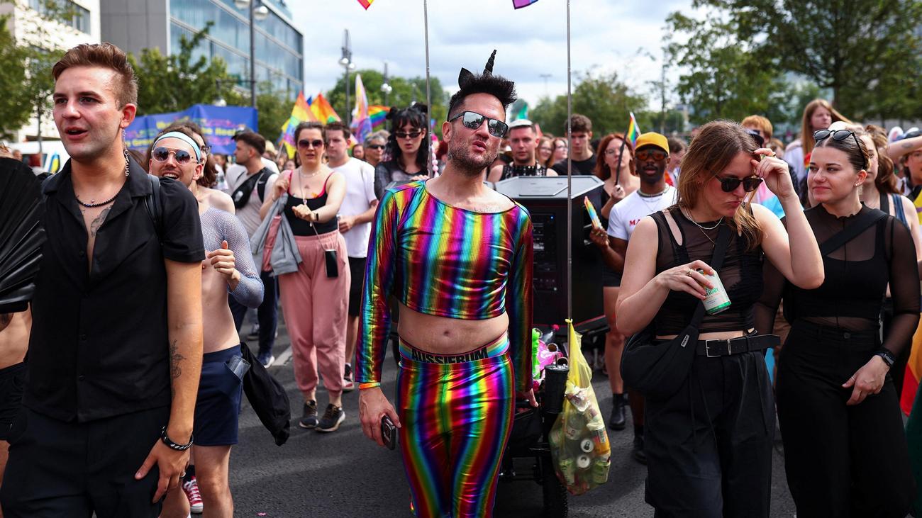 Christopher Street Day: Zehntausende demonstrieren bei CSD in Berlin