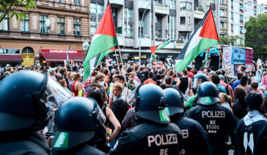 Berlin: Flaschenwürfe und Verletzte – Polizei löst propalästinensische Queer Pride auf