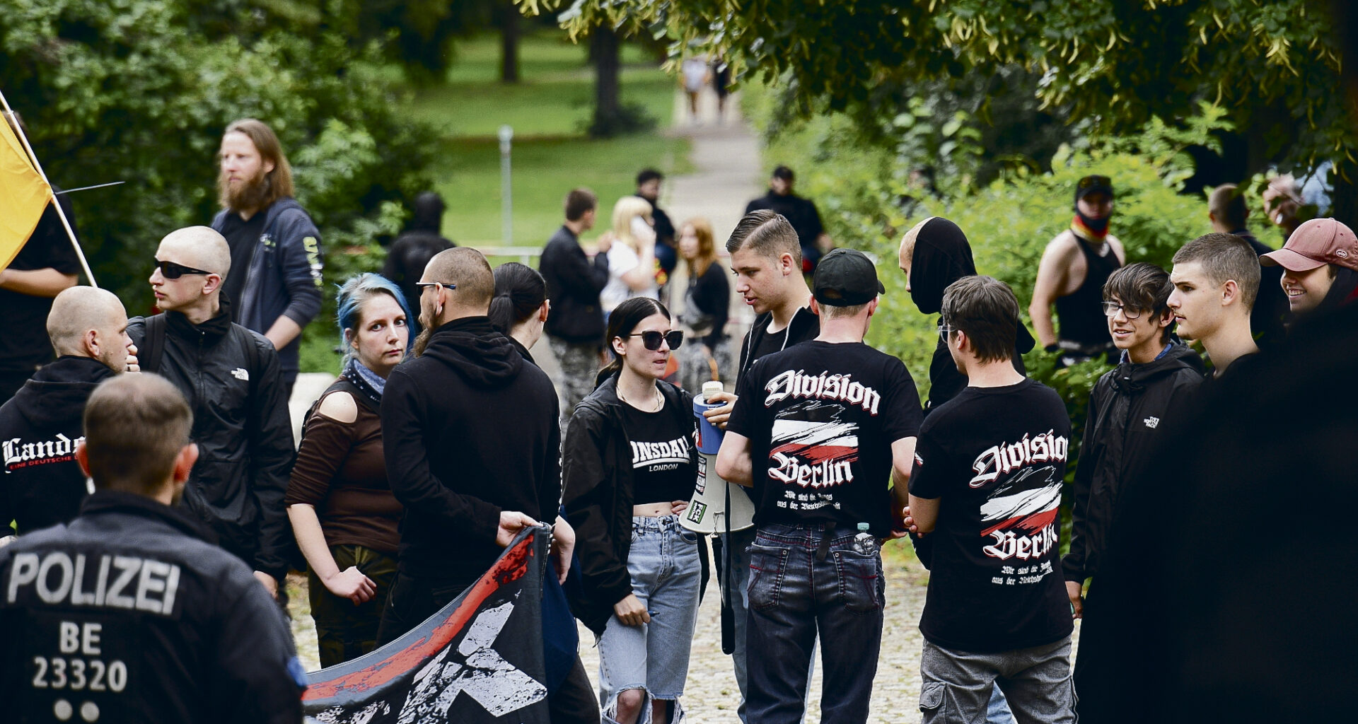 Christopher Street Day – CSD in Berlin: Regenbogen gegen Schwarz-Rot-Weiß