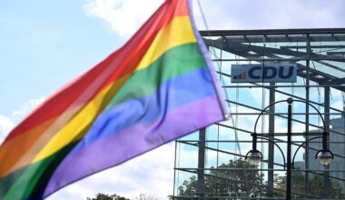 CDU-Politiker auf Parade in Berlin angespuckt und ins Gesicht geschlagen