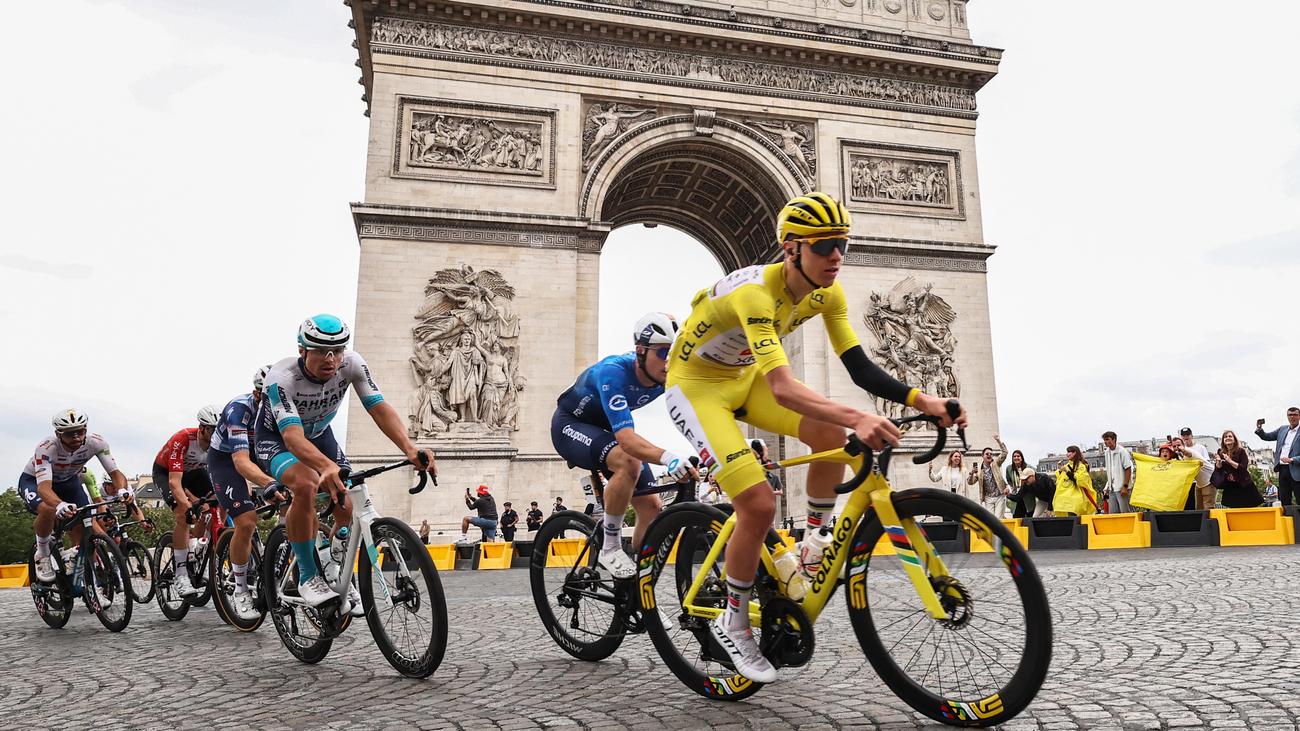 Radsport: Tadej Pogačar gewinnt die Tour de France