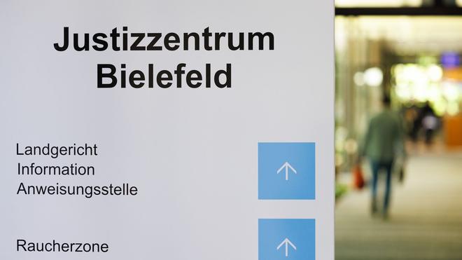 Landgericht Bielefeld: Im Bielefeld beginnt am Dienstag (29.7.) der Prozess gegen einen Mann aus Werther in Ostwestfalen, der seinen Eltern beim Sterben geholfen haben soll. (Archivbild)