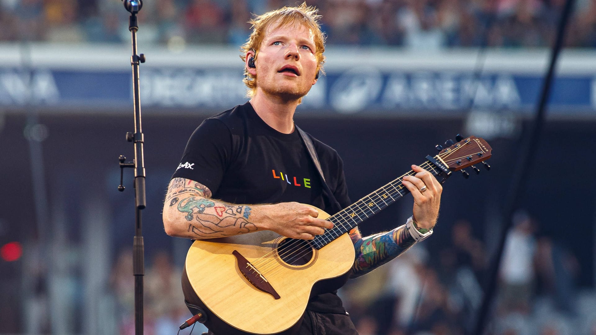 Ed Sheeran bei einem Konzert (Symbolfoto): Nach den Konzerten in Hamburg äußern sich Fans kritisch.