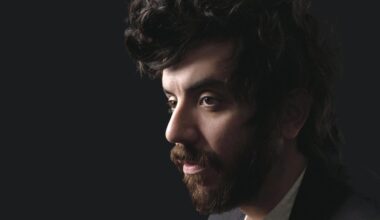 "Märtyrer!" von Kaveh Akbar: Der allerschönste Zungenkuss