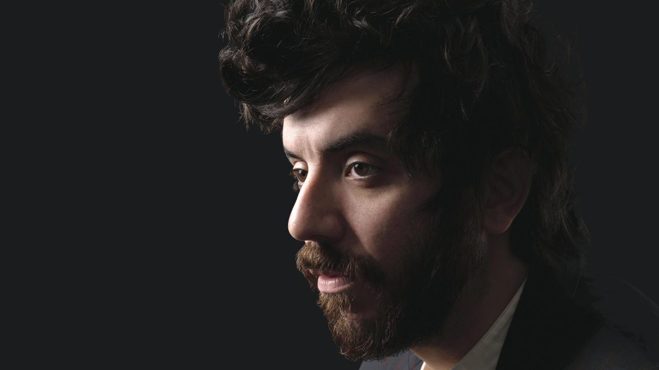 "Märtyrer!" von Kaveh Akbar: Der allerschönste Zungenkuss