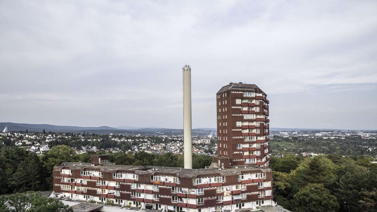 Stadt kauft Problemimmobilie „Rotes Hochhaus“ im Schelmengraben