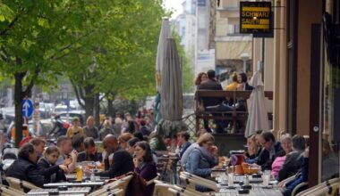 Cafe Schwarzsauer in der Kastanienallee (Quelle: imago images)