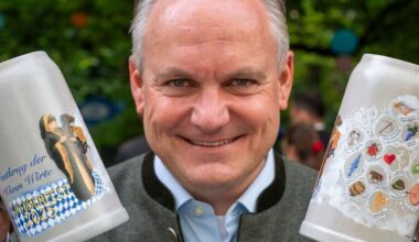 Münchner Kindl mit Bier und Dackel