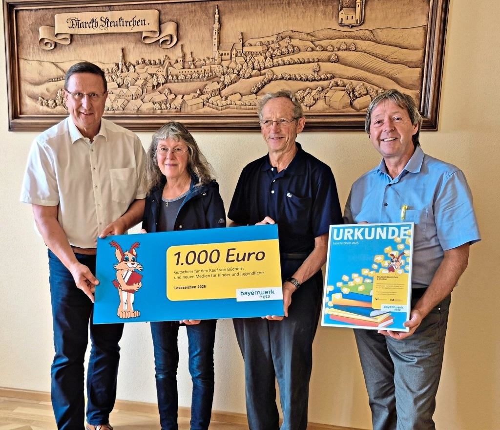 Geld für Bücherei vom Energieversorger