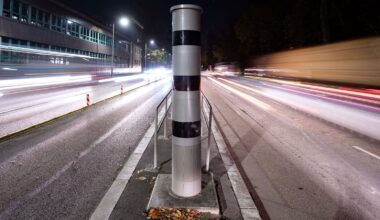 Mit 180 Stundenkilometern durch die Stadt: Raser verurteilt