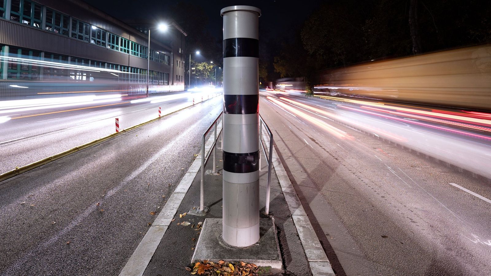 Mit 180 Stundenkilometern durch die Stadt: Raser verurteilt