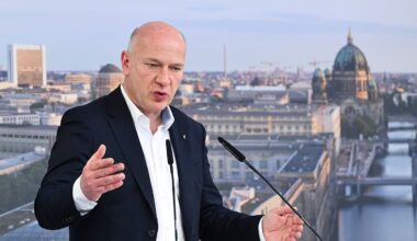 Berlin: Turbo-Einbürgerung von Migranten sorgt für Aufregung | Politik