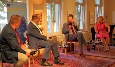 Hatten Redebedarf zum Thema Zukunftszentrum: Moderator Christian Scharf, Geschäftsführer Jan Büchner, OB Alexander Vogt, Generalkonsulin Cornelia Pieper (v. l.)