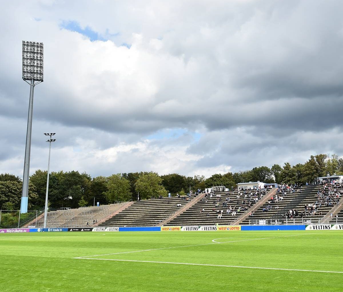 Schalke-Testspiel gegen den FC Twente in Gelsenkirchen