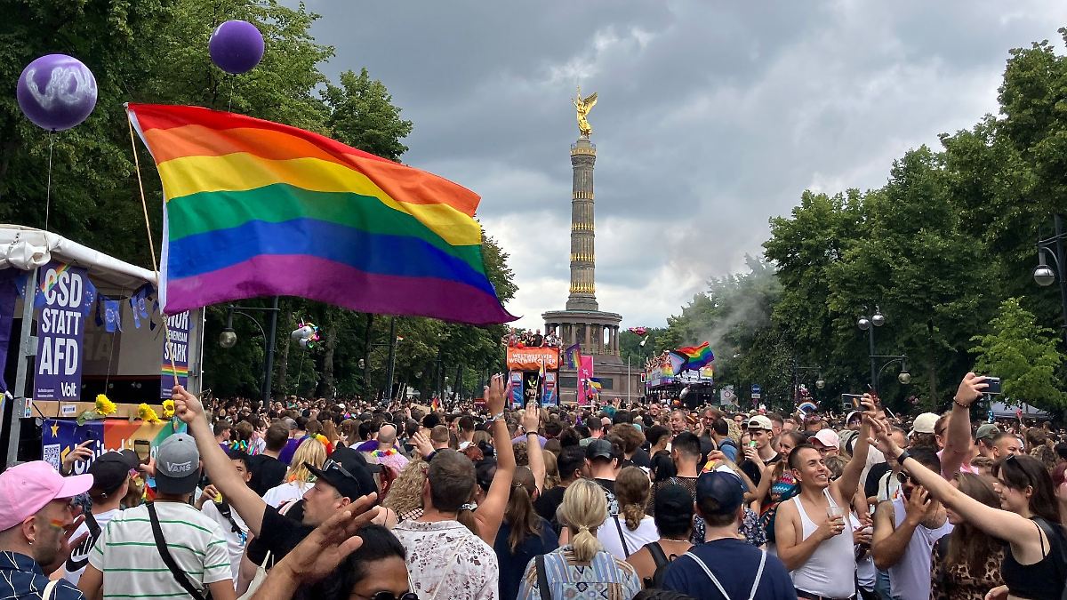 Berlin & Brandenburg: CSD in Berlin mit lautem Protest und erhöhtem Schutz