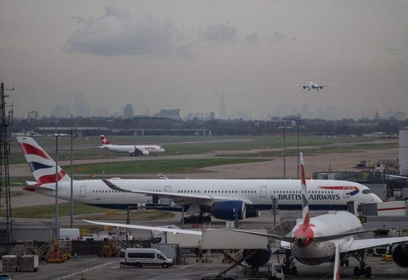 Großbritannien erwägt konkurrierende Pläne für den Ausbau des Flughafens Heathrow