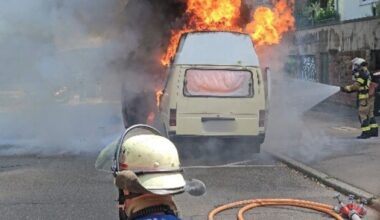 FW Stuttgart: Wohnmobil in Vollbrand