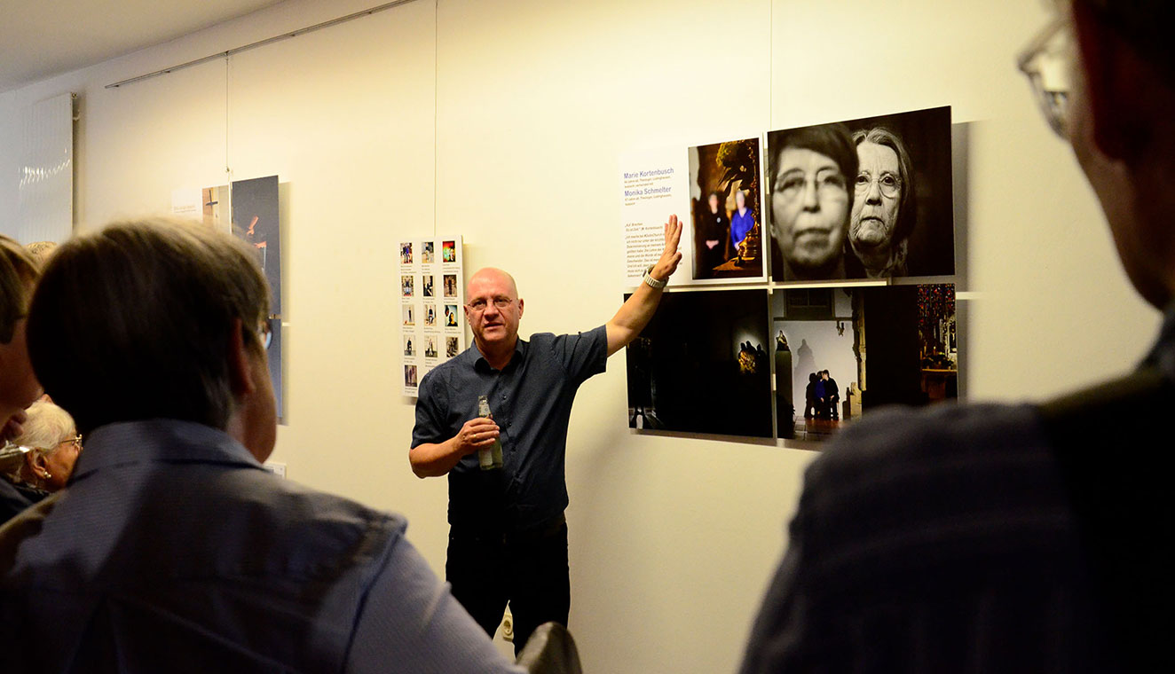 Foto-Ausstellung zeigt queere Katholikinnen und Katholiken