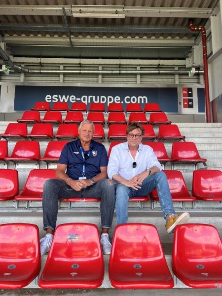 Béla Réthy neu im Team von antenne WIESBADEN, gemeinsam mit Stefan Blöcher als starke Stimmen für den Sport | Deine News und aktuelle Nachrichten für Wiesbaden