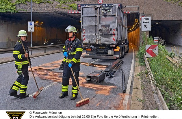 FW-M: Lkw-Ausleger verloren (Haidhausen) | Presseportal