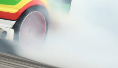 Mannheim: Autofahrer rutscht beim Driften in geparktes Auto - Polizeiberichte aus Rhein-Neckar-Odenwald