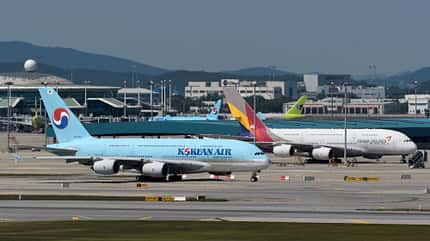 Airbus A380 von Asiana und Korean Air nebeneinander