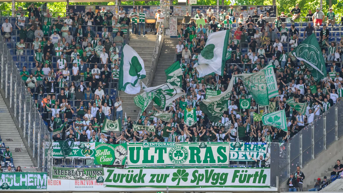Identität und Tradition: SpVgg Greuther Fürth diskutiert Namensänderung auf SpVgg Fürth - Sport
