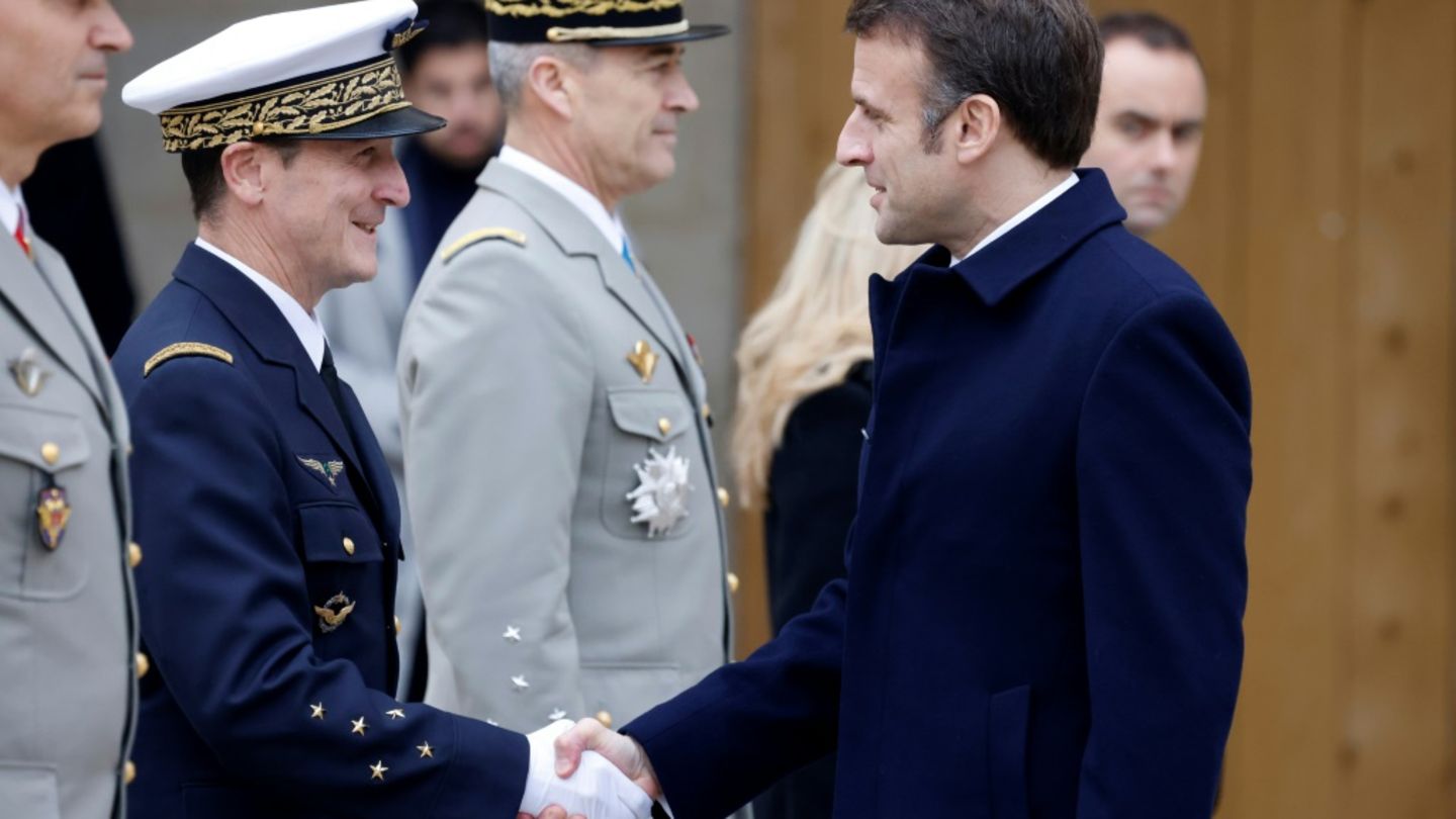 Fabien Mandon (links) und Emmanuel Macron