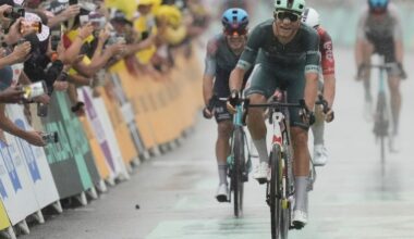 Der Italiener Jonathan Milan gewinnt den Sprint in Valence. Foto: Thibault Camus/AP/dpa