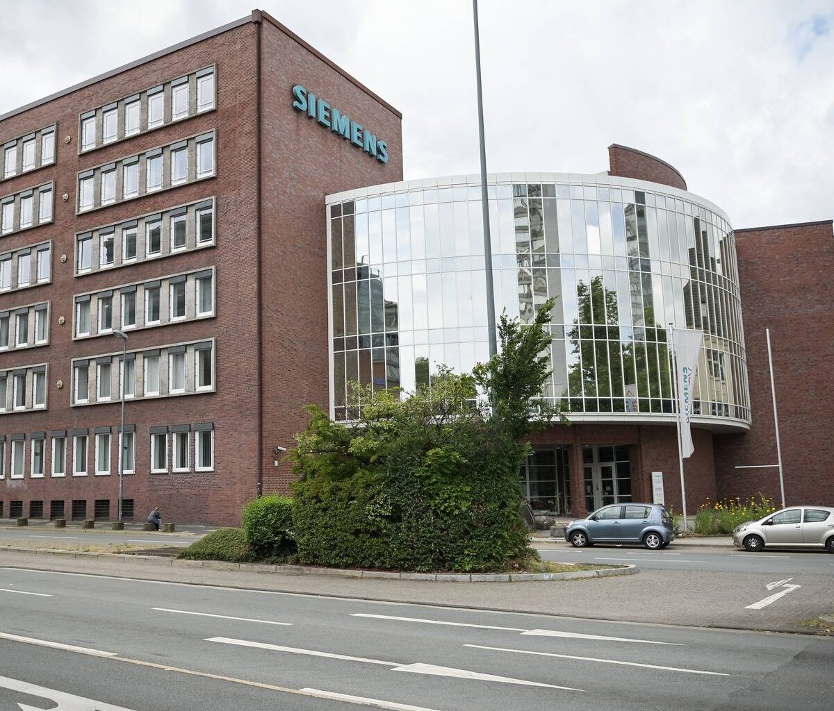 Lange Schlangen vor Ausländerbehörde in Essen - trotz Umzug