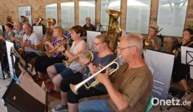 Zollkapelle Nürnberg begeistert bei Sitzweil im Schafferhof