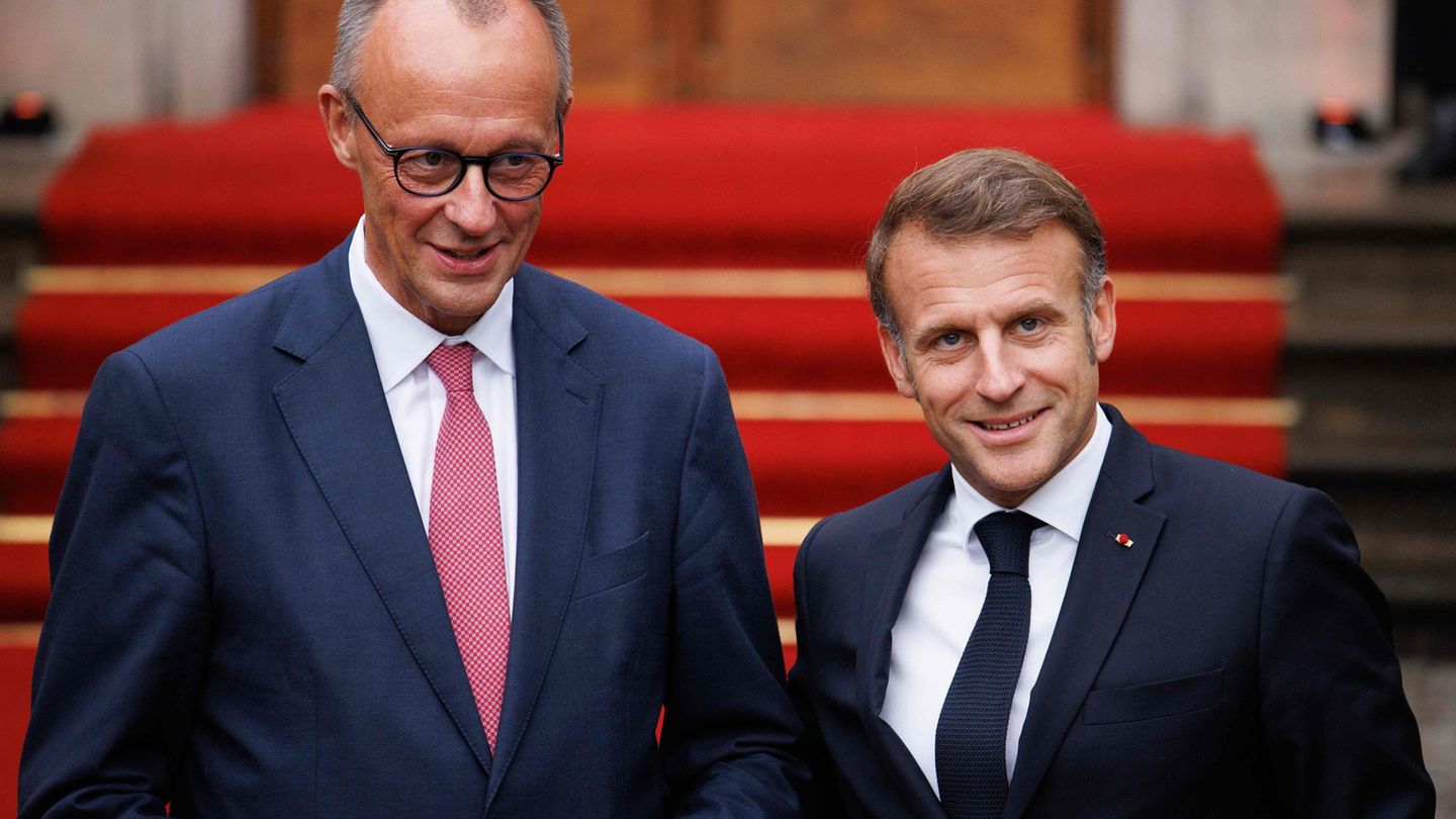 Mehr als drei Stunden sprachen Merz und Macron in der Berliner Villa Borsig miteinander. Foto: Carsten Koall/dpa