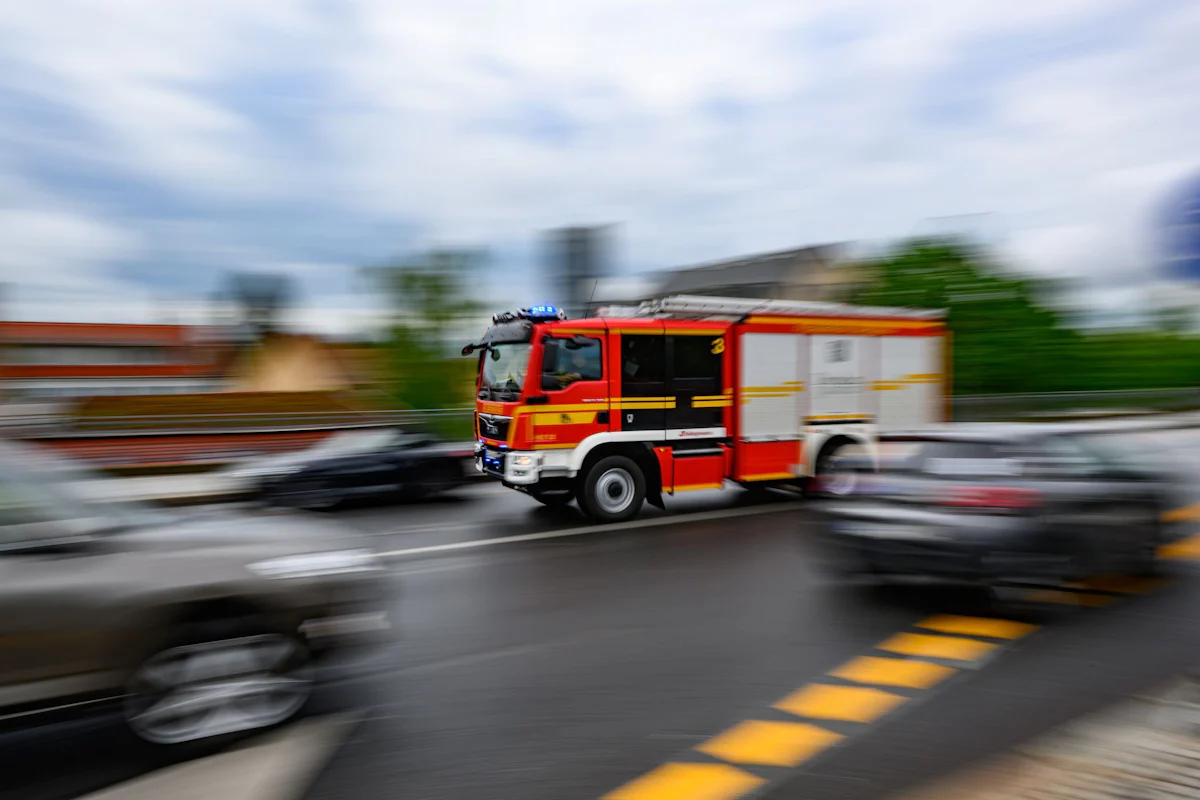 Dresden - Brand in 15. Etage von Hochhaus - Feuerwehrmann verletzt - Panorama