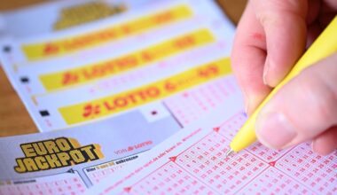 Im Eurojackpot lagen 113 Millionen Euro. Nach zehn Ziehungen ohne Hauptgewinn gibt es nun mindestens zwei Gewinner. (Archivbild)