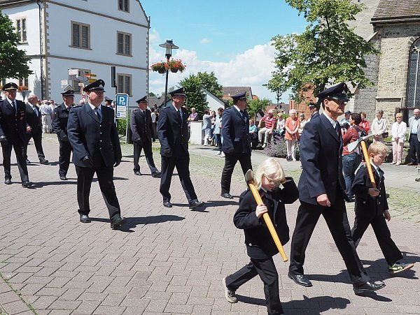 Ein imposantes Bild bot sich den Gästen beim Feuerwehrfest in Nieheim. - © Josef Köhne