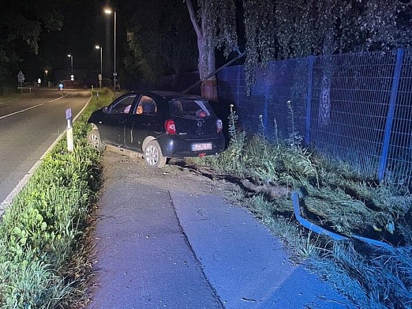 Das Unfallauto in der Endposition - © Bielefeld
