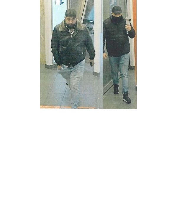 Eine Überwachungskamera in der Bank konnte die beiden Männer aufnehmen. - © Polizei Bielefeld