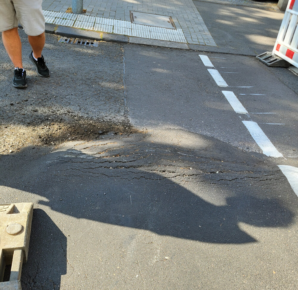 Dotzheimer Straße in Wiesbaden: Teilsperrung wegen Fahrbahnschäden durch Hitze